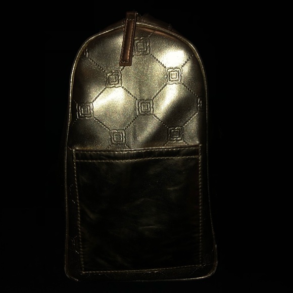 🌟 Gold BCBG travel bag 🌟 - Picture 4 of 5